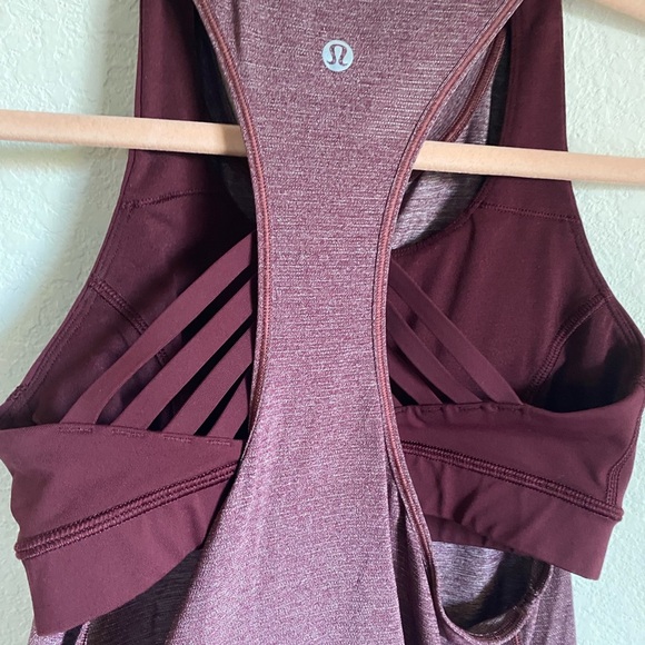 Lululemon Extra Mile 2 In 1 Tank Heathered Garnet / Garnet Athleisure Workout 4 - Picture 7 of 10